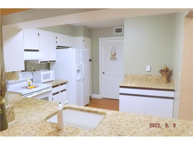 4640 West McNab Road, Unit 2 Pompano Beach, FL 33069 - Photo 2 of 10 Kitchen