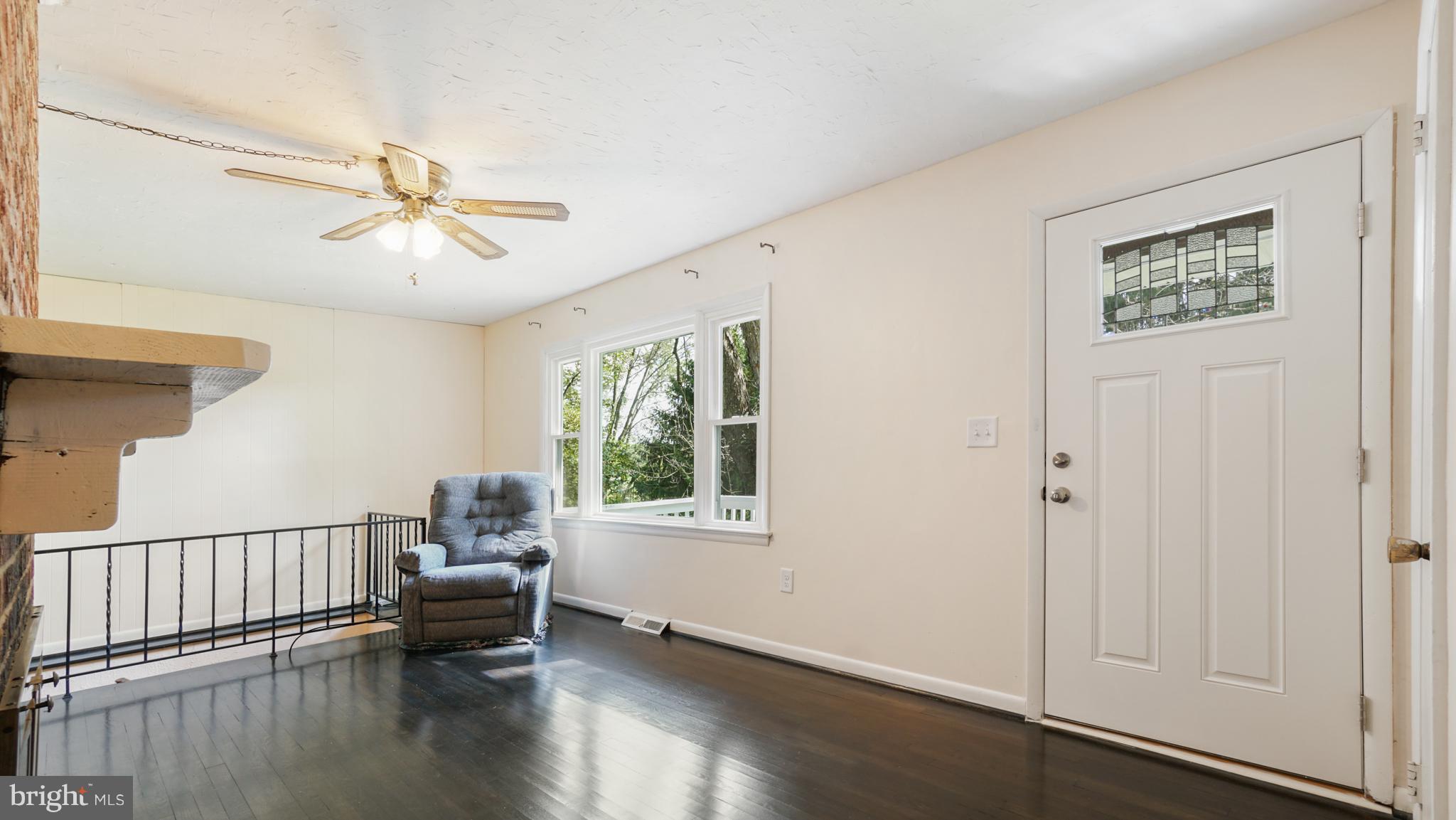 2208 Emory Road Reisterstown, MD 21136 - Photo 8 of 30 Living Room