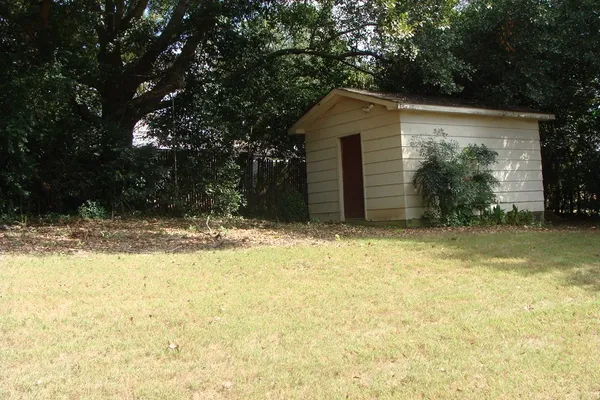a front view of house with yard