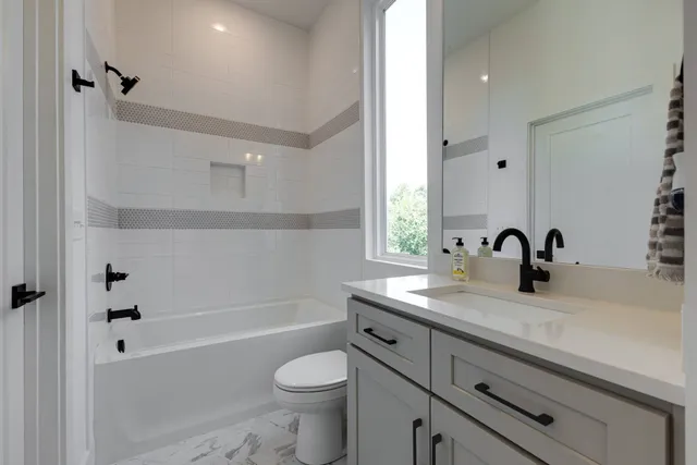 $2,995 | 2106 24th Avenue North, Unit J, Nashville, TN 37208