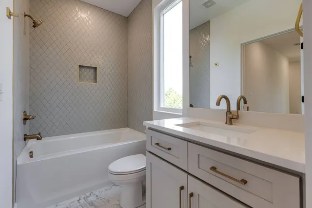 $2,995 | 2106 24th Avenue North, Unit J, Nashville, TN 37208