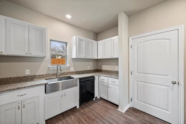 $1,750 | 2877 Conveyor Drive, Unit B, Burleson, TX 76028