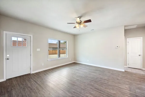 $1,650 | 2877 Conveyor Drive, Unit B, Burleson, TX 76028