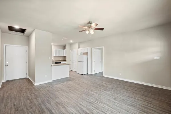 $1,650 | 2877 Conveyor Drive, Unit B, Burleson, TX 76028