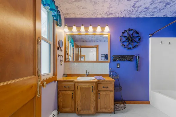 $215,000 | 802 3rd Avenue, Heron Lake, MN 56137