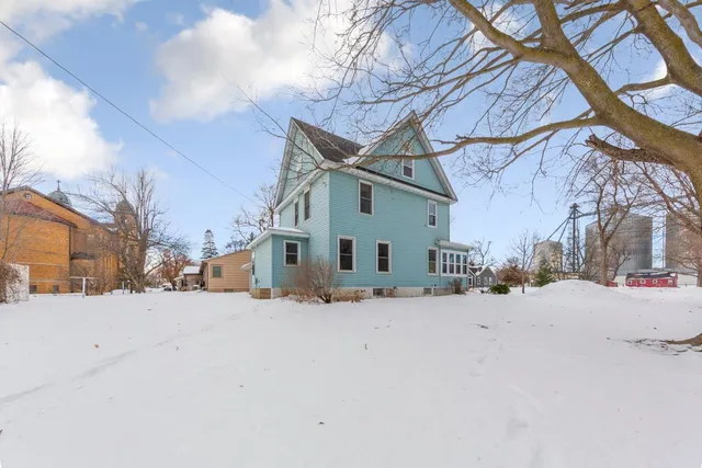 $230,000 | 802 3rd Avenue, Heron Lake, MN 56137