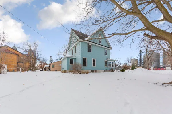 $215,000 | 802 3rd Avenue, Heron Lake, MN 56137