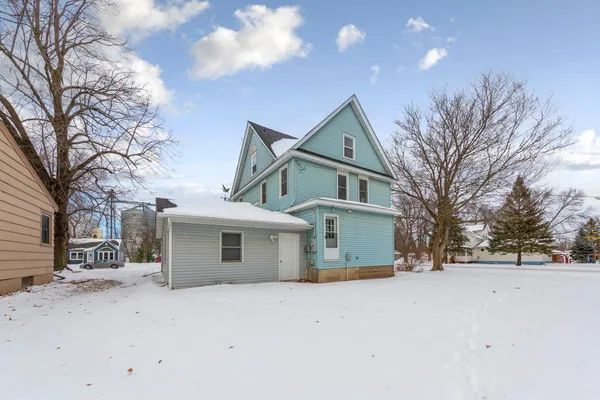 $215,000 | 802 3rd Avenue, Heron Lake, MN 56137