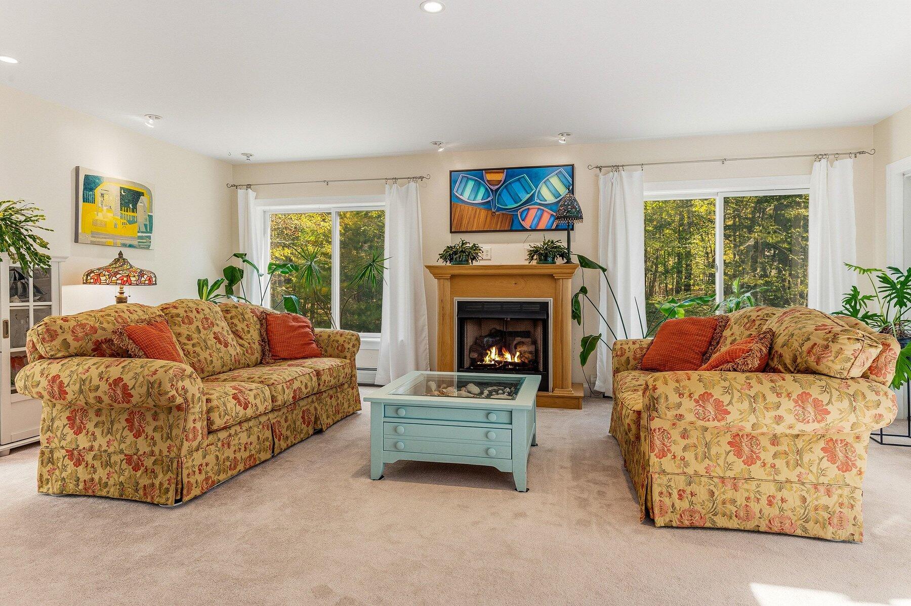 27 Pocahontas Road Kittery, ME 03905 - Photo 25 of 42 Great room/family room