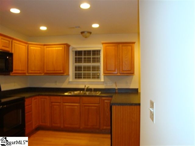 104 Falling Spring Court Simpsonville, SC 29681 - Photo 4 of 14 Gallery Image 4