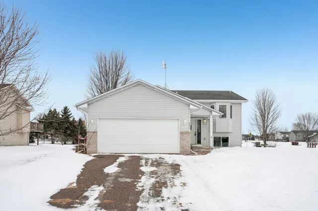 $264,900 | 931 Shady Ridge Lane, Braham, MN 55006
