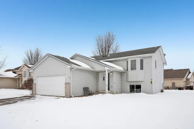 $249,900 | 931 Shady Ridge Lane, Braham, MN 55006