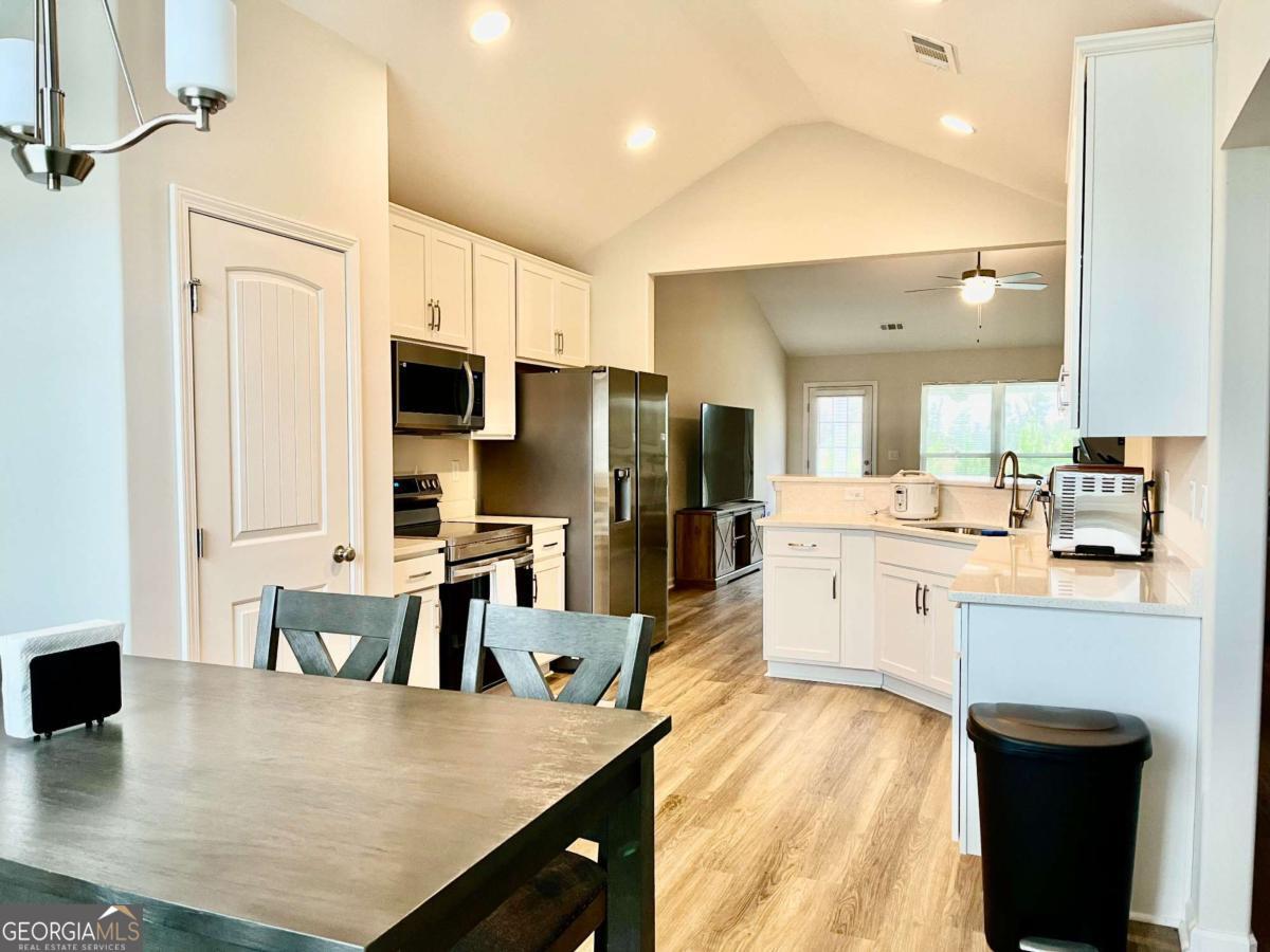 283 Chestnut Drive Brunswick, GA 31523 - Photo 2 of 38