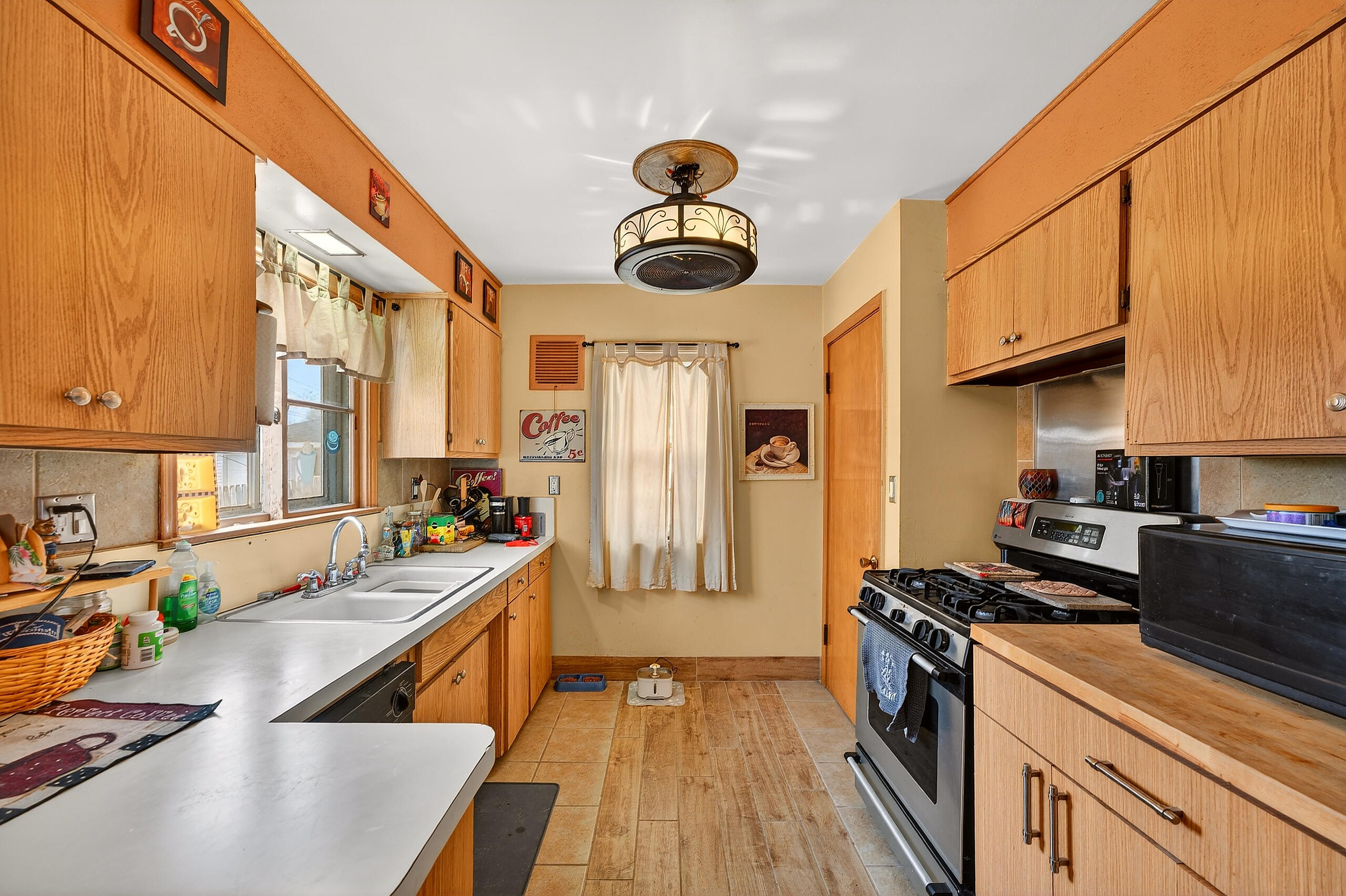 7849 Pershing Boulevard Kenosha, WI 53142 - Photo 11 of 26 011_DH104687