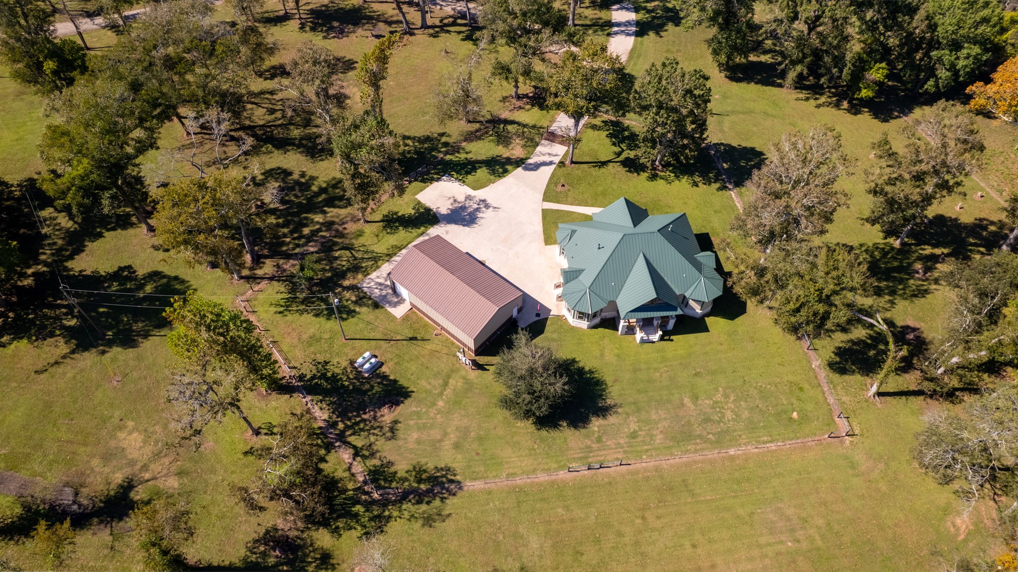 3998 County Road 612 Angleton, TX 77515 - Photo 42 of 47 on top of a house with a yard