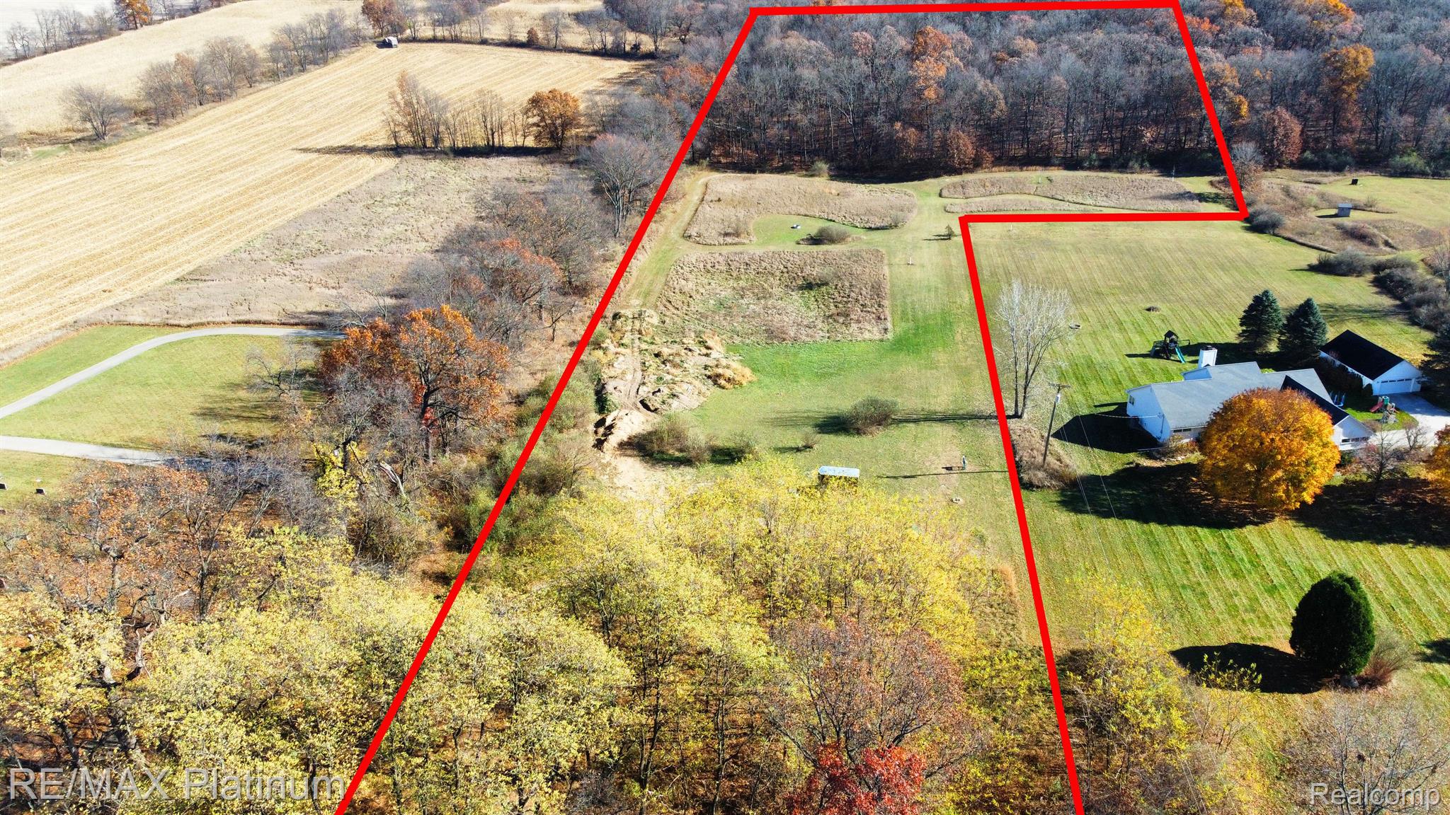 5320 Fenton Road Hartland, MI 48353 - Photo 2 of 16 Gallery Image 2