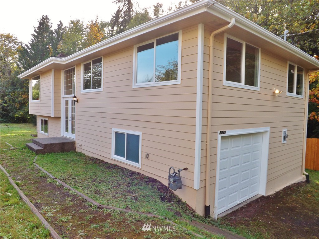 2347 Sheridan Road Bremerton, WA 98310 - Photo 3 of 16 Gallery Image 3