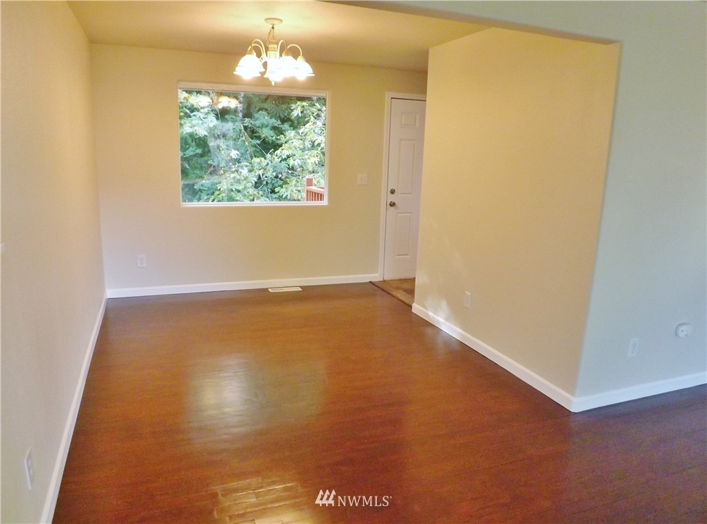 2347 Sheridan Road Bremerton, WA 98310 - Photo 6 of 16 Gallery Image 6
