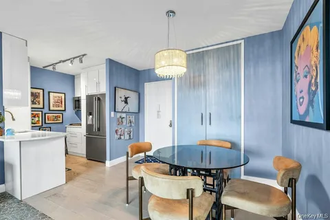 $379,000 | 269 Grand Central Parkway, Unit 32P | Glen Oaks