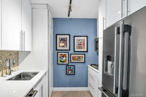 $379,000 | 269 Grand Central Parkway, Unit 32P | Glen Oaks