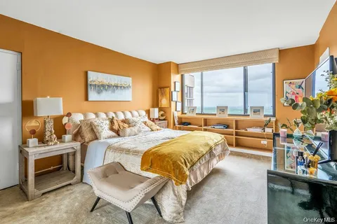 $379,000 | 269 Grand Central Parkway, Unit 32P | Glen Oaks