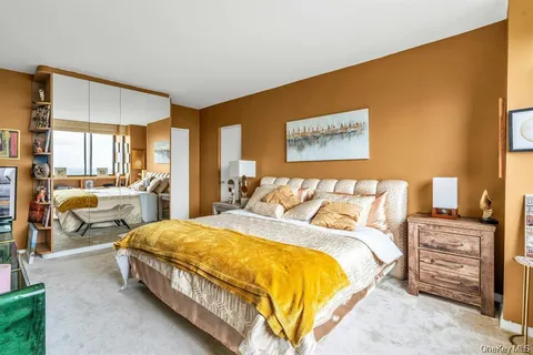 $379,000 | 269 Grand Central Parkway, Unit 32P | Glen Oaks