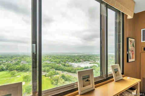 $379,000 | 269 Grand Central Parkway, Unit 32P | Glen Oaks