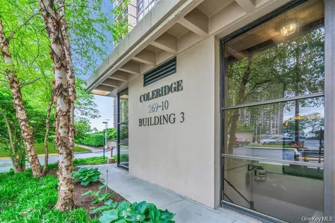 $379,000 | 269 Grand Central Parkway, Unit 32P | Glen Oaks