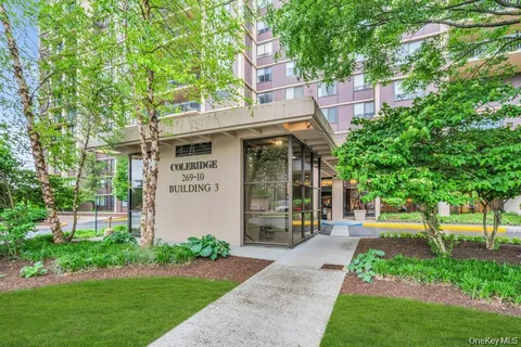 $379,000 | 269 Grand Central Parkway, Unit 32P | Glen Oaks