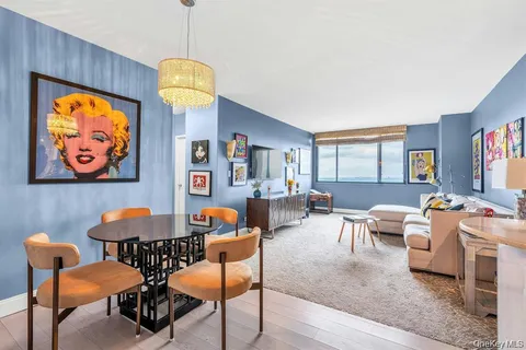 $379,000 | 269 Grand Central Parkway, Unit 32P | Glen Oaks