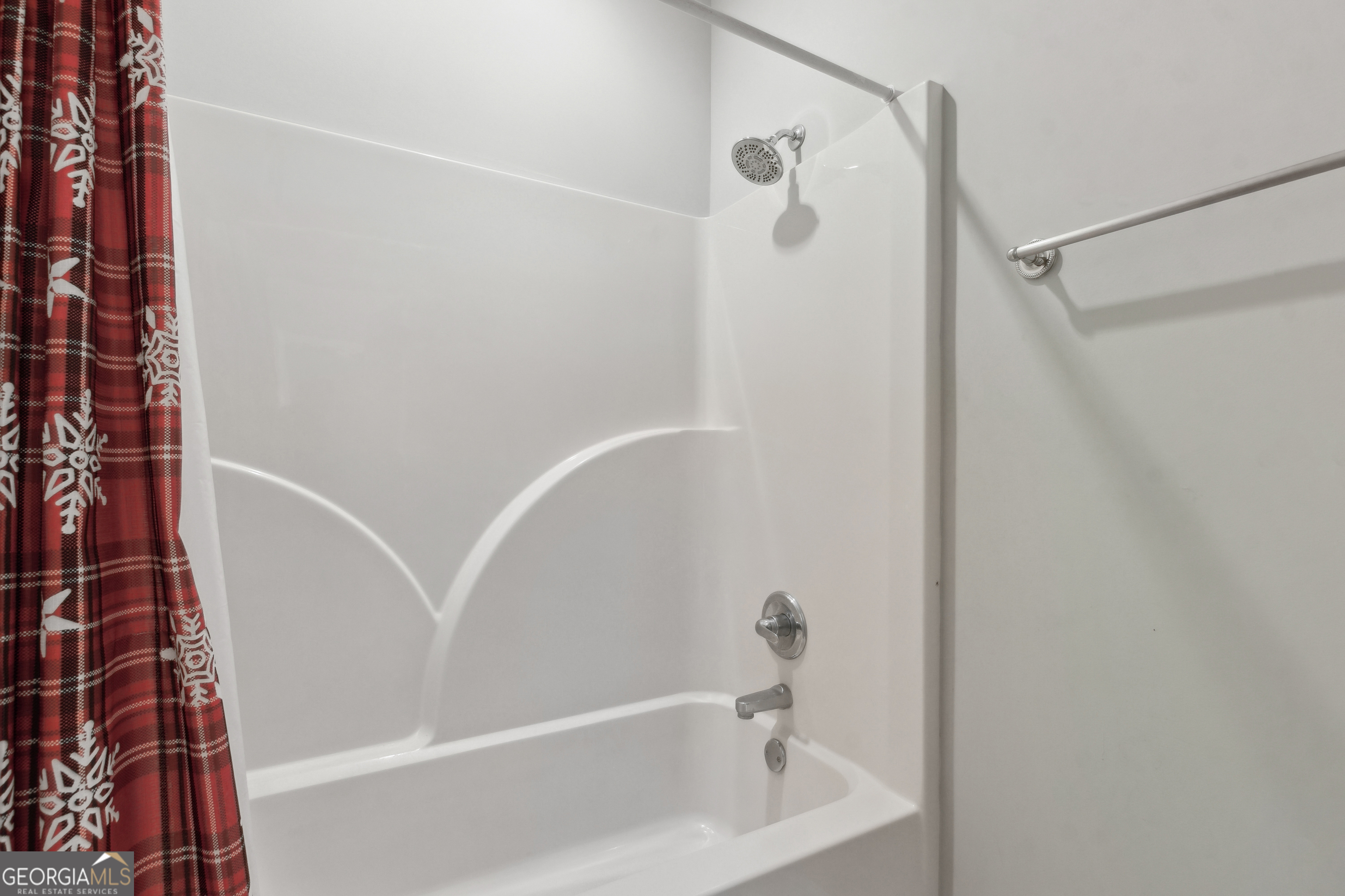 259 Laurel Landing Boulevard Kingsland, GA 31548 - Photo 23 of 43 a bathroom with a bathtub