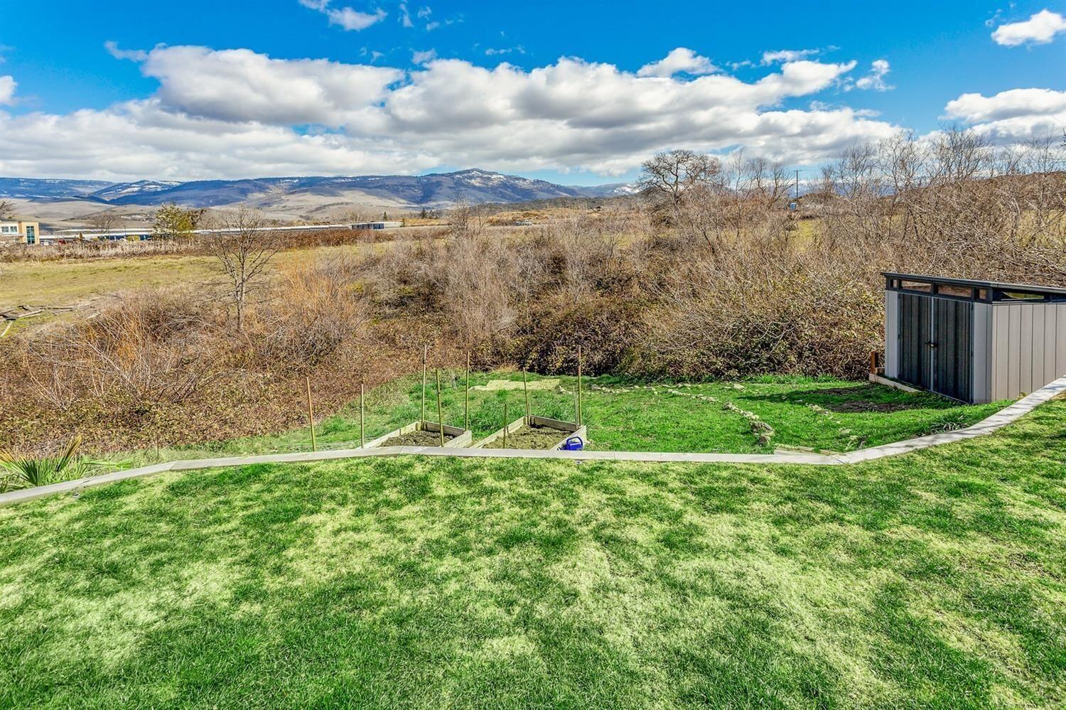 942 Spring Way Ashland, OR 97520 - Photo 35 of 35 View looking east from back yard