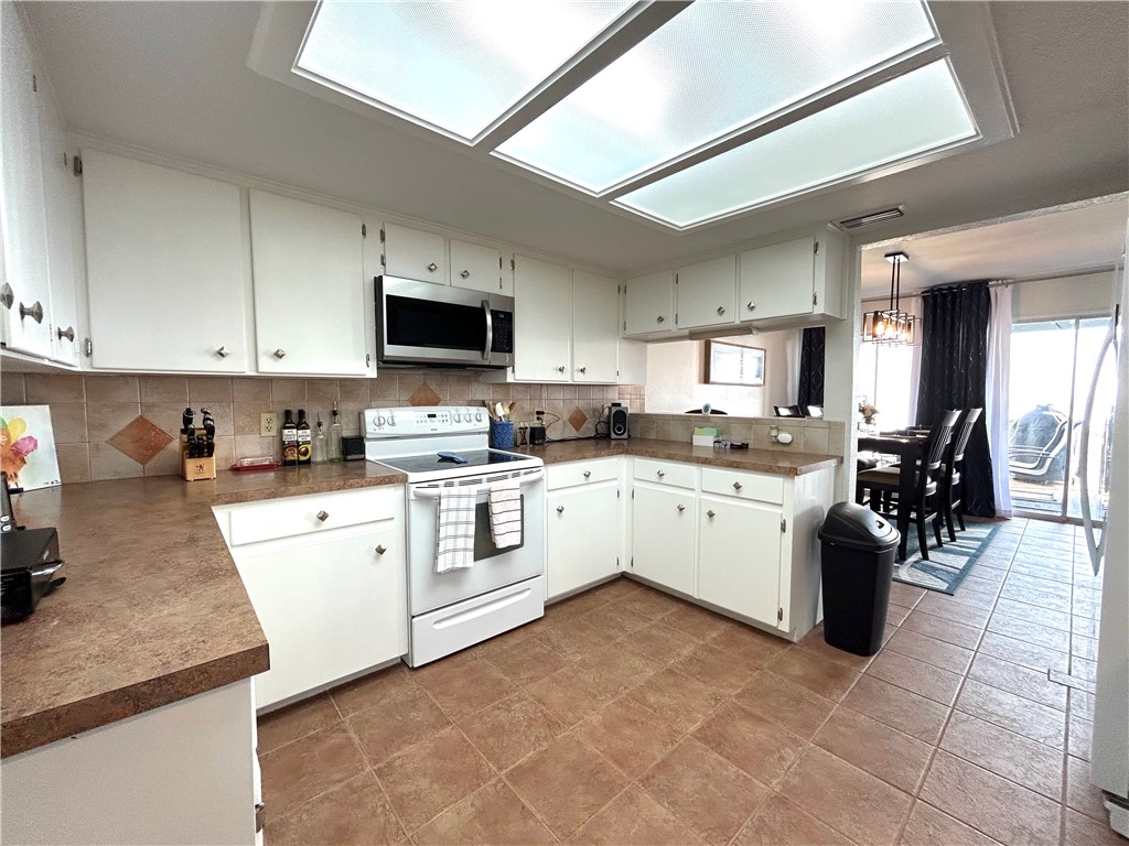 840 Cliff Drive, Unit 4 Portland, TX 78374 - Photo 11 of 32 a kitchen with a white cabinets and counter top space