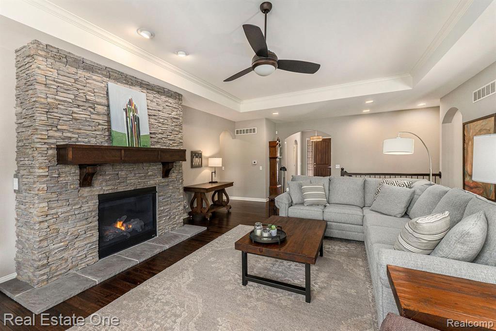 1057 Pembroke Court Rochester Hills, MI 48307 - Photo 4 of 25