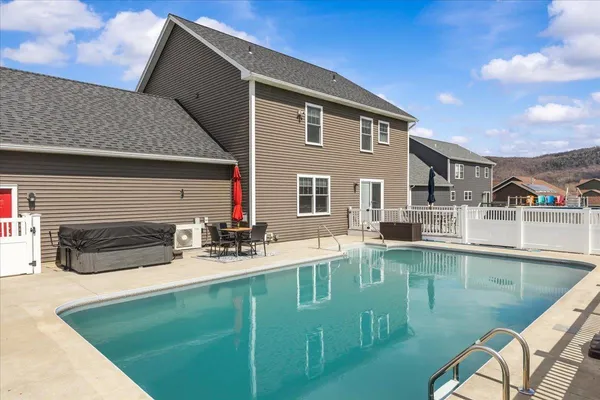 $669,000 | 304 Harbor View Drive, St. Albans Town, VT 05478