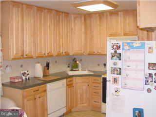 9 Margin Road Levittown, PA 19056 - Photo 3 of 6 Gallery Image 3