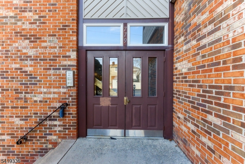 779 Riverside Avenue Lyndhurst, NJ 07071 - Photo 3 of 36