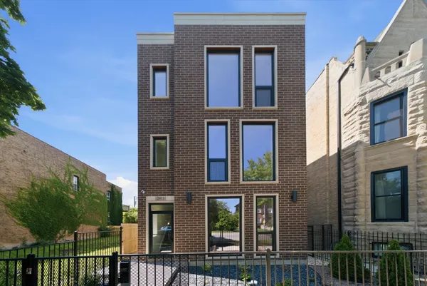 $2,925 | 2931 West Washington Boulevard, Unit 2, Chicago, IL 60612