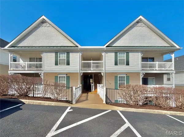 $189,900 | 1117 Arbor Creek Drive, Unit 3C, St. Louis, MO 63122
