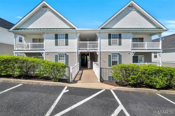$189,900 | 1117 Arbor Creek Drive, Unit 3C, St. Louis, MO 63122