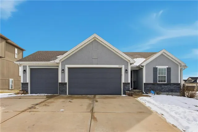 $525,000 | 14223 Amanda Lane, Basehor, KS 66007