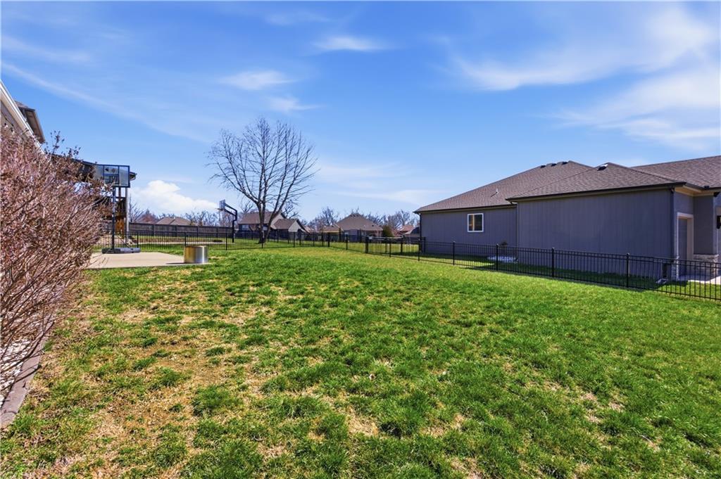 14223 Amanda Lane Basehor, KS 66007 - Photo 36 of 43