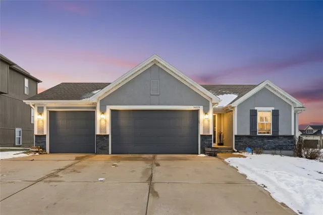$525,000 | 14223 Amanda Lane, Basehor, KS 66007