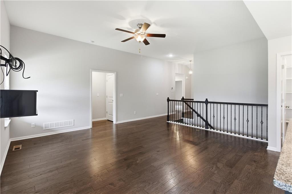 14223 Amanda Lane Basehor, KS 66007 - Photo 7 of 42