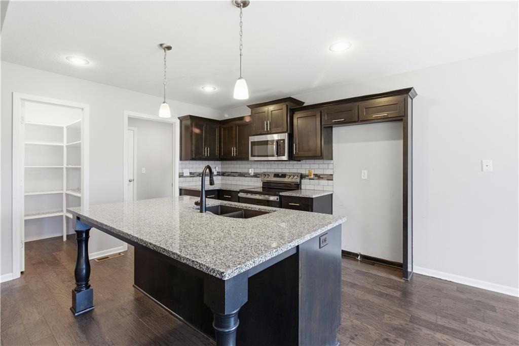 14223 Amanda Lane Basehor, KS 66007 - Photo 9 of 42