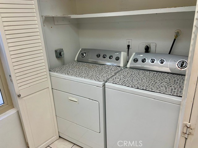 2641 Condor Circle Corona, CA 92882 - Photo 40 of 43 a utility room with dryer and washer