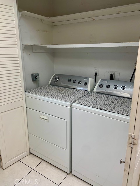 2641 Condor Circle Corona, CA 92882 - Photo 6 of 43 a utility room with dryer and washer