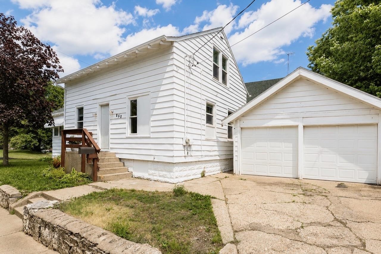 959 6th Street Beloit, WI 53511 - Photo 1 of 13