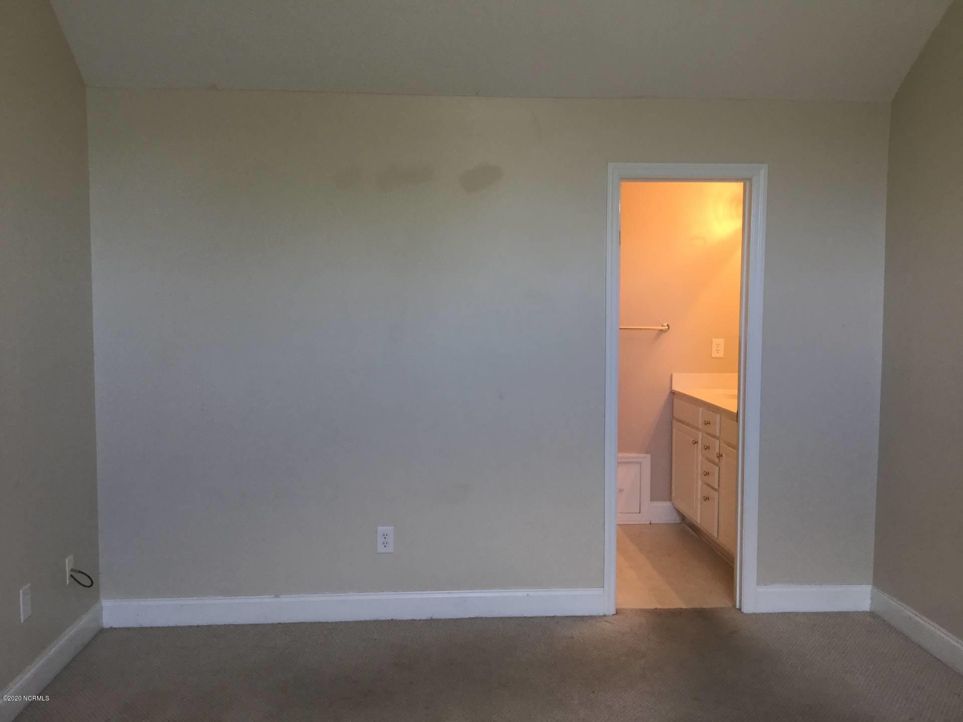 112 Inge Court New Bern, NC 28562 - Photo 11 of 24 Bedroom3 to Bath