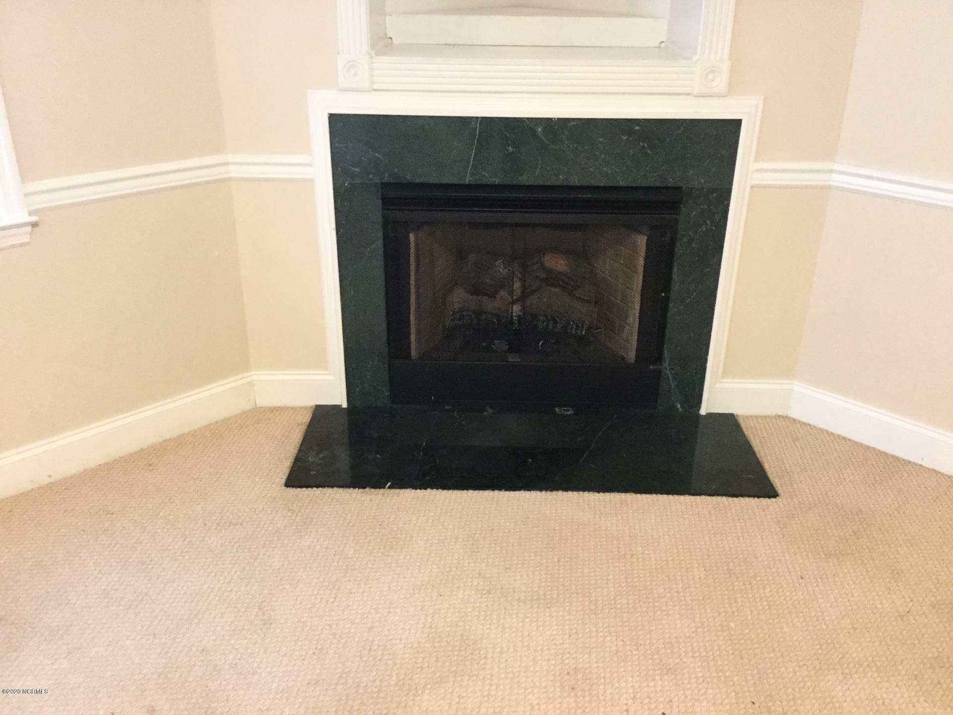 112 Inge Court New Bern, NC 28562 - Photo 7 of 24 Living Room Fireplace